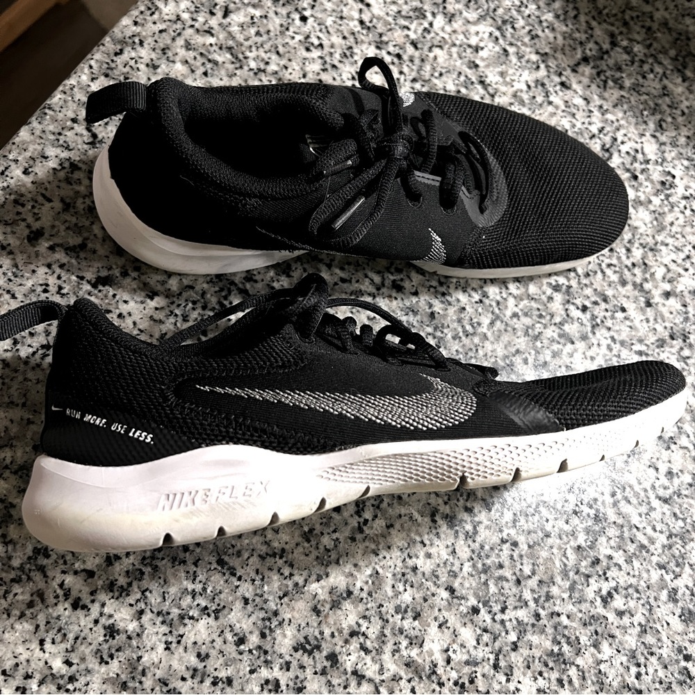 Running Nike shoes men size 8.5 black